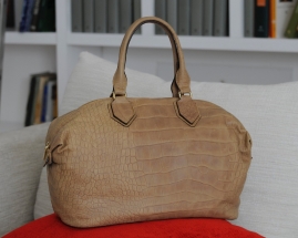 italian-style-handtaschen-modell-cuscino-kroko-beige